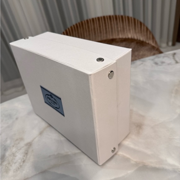 Prada Box - Picture 3 of 6